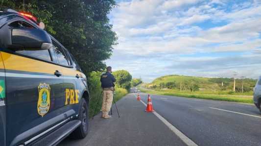 Polícia Rodoviária Federal (PRF) alerta motoristas sobre a necessidade de atenção durante o feriado de Corpus Christi