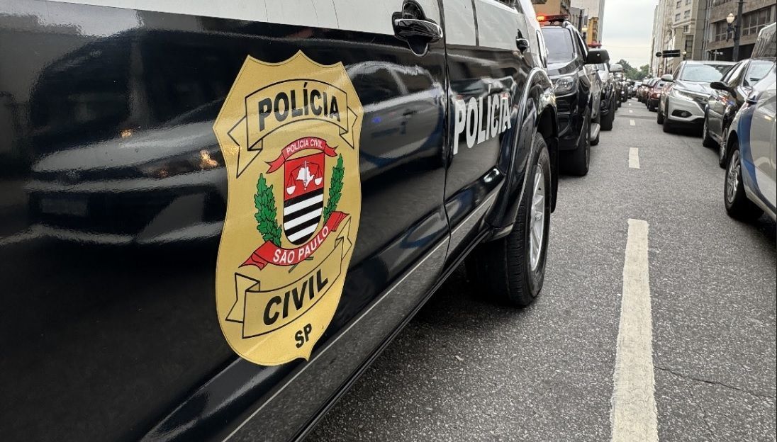 Homem é preso suspeito de arrancar parte da orelha da companheira com mordida