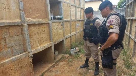 Policiais abriram túmulo após ouvirem gritos da vítima