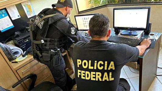 Policiais apreenderam celulares, notebooks e diversos materiais sobre nazismo