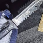 Homem é morto a facadas em bar após esbarrar em suspeito