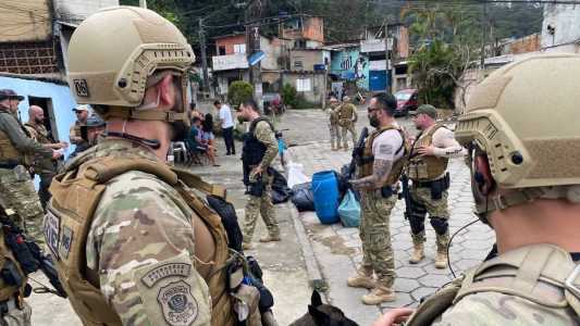 Policiais durante a Operação Escudo que acontece na Baixada Santista - SP