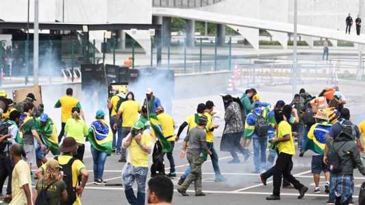 Policiais e bolsonaristas entraram em confronto na praça dos Três Poderes, em Brasília