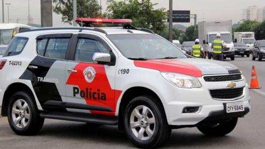 Policiais em patrulhamento flagraram roubo a mercado