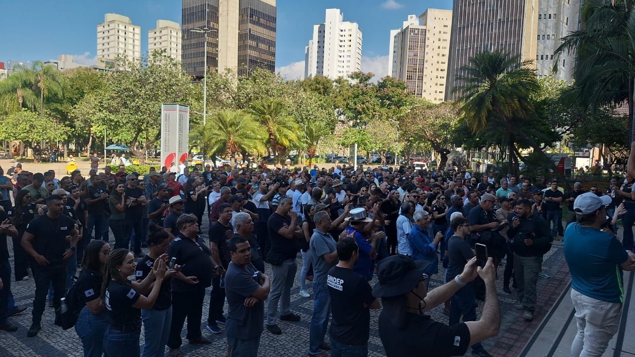 Policiais penais de Minas adotam ‘estrita legalidade’ e cobram recomposição salarial; entenda efeitos