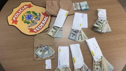 Policiais federais encontraram dinheiro vivo em cofre da casa de tenente Mauro Cid