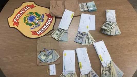 Policiais federais encontraram dinheiro vivo em cofre da casa de tenente Mauro Cid