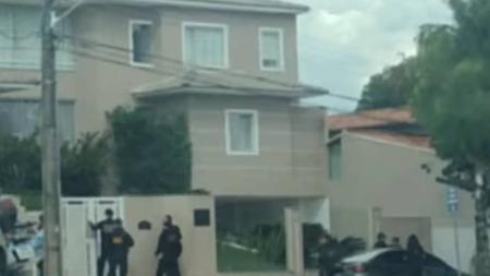 Policiais federais fizeram operação na casa de Anderson Torres, ex-secretário de Justiça do DF
