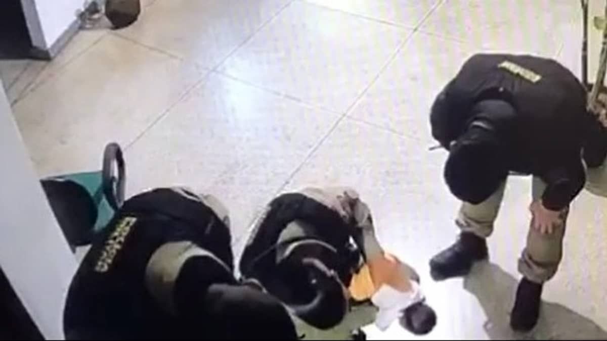 PMs salvam bebê engasgado em Sete Lagoas: veja vídeo