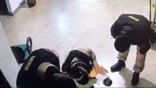 Policiais militares salvam recém-nascido engasgado com manobra de heimlich