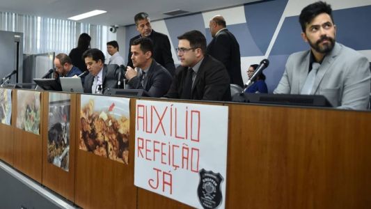 Policiais penais mostraram fotos de alimentos com larvas, moscas e baratas no sistema prisional