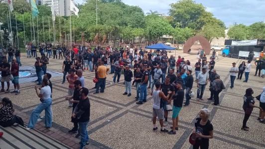 Policiais se manifestam na Praça da Assembleia contra Regime de Recuperação Fiscal