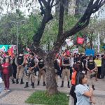 Homenagem a Bolsonaro na ALMG tem protestos contra e a favor e polícia separa manifestantes