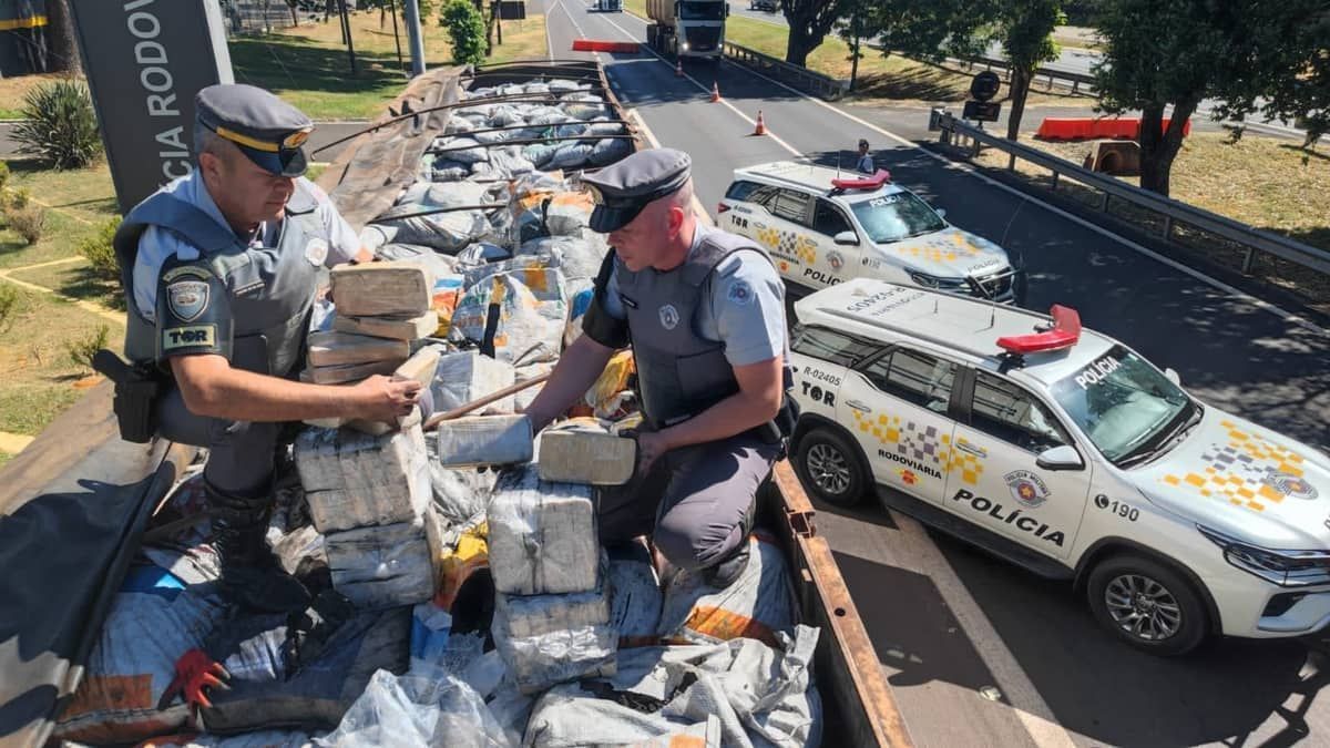 Homem é preso carregando mais de uma tonelada de droga em carreta