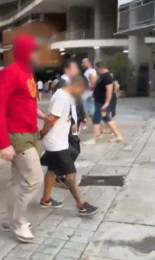 Policiais disfarçados de Chapolin e Padre prendem suspeito de furto em bloco de Carnaval