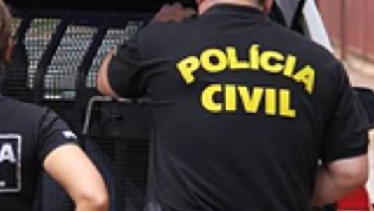 Policial estava perto do balcão e reagiu ao assalto