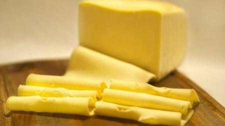 Polícial militar fardado tenta pagar programa sexual com um pedaço de queijo e um celular