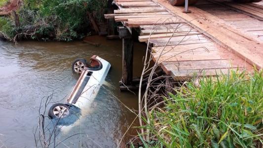 Policial morre após perder o controle do carro e cair em rio no MS.
