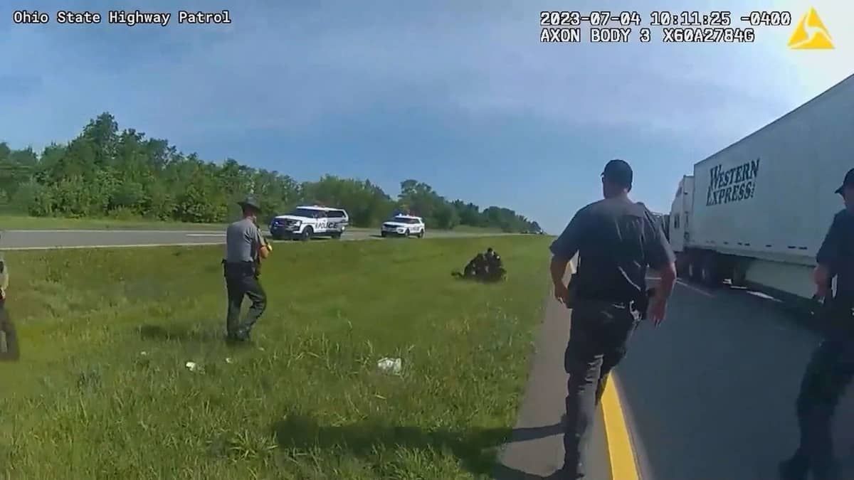 Policial usa cachorro para atacar homem negro já rendido nos EUA