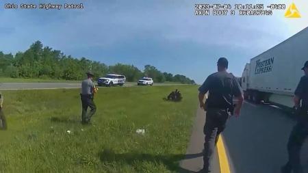 Policial usa cachorro para atacar homem negro já rendido nos EUA.