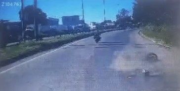 Policial penal bate moto em poste e morre na BR-040, em Contagem