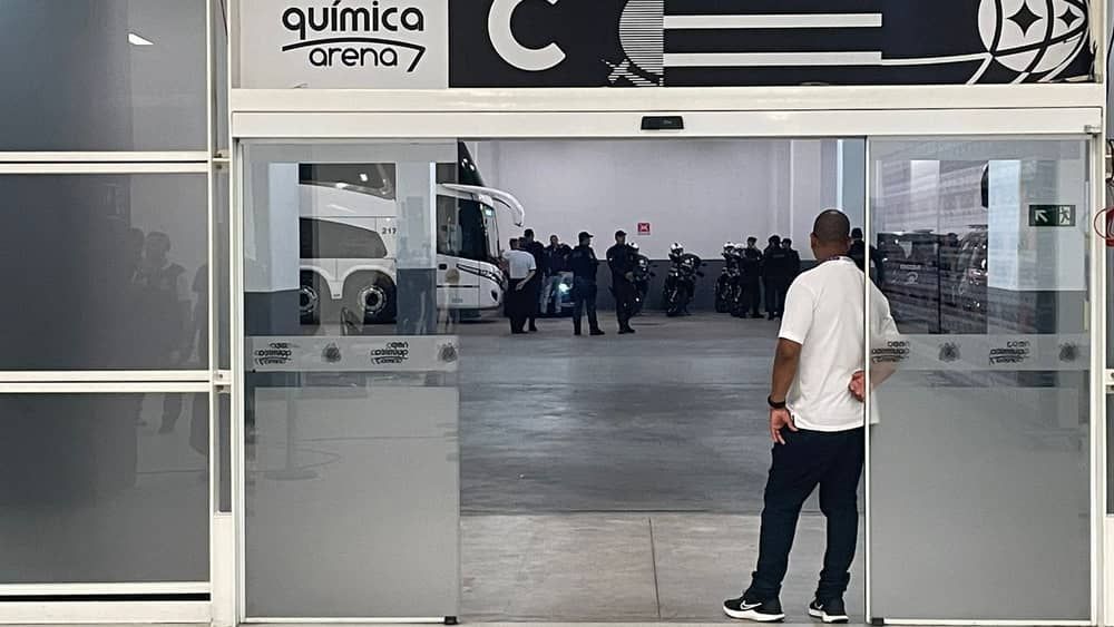 Organizada do Corinthians tenta invadir setor reservado na NeoQuimica Arena