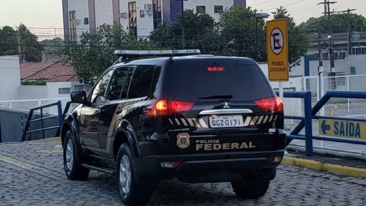 Servidores da Abin são presos por suspeita de rastreamento ilegal de celulares no governo Bolsonaro