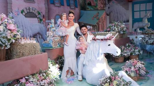 Pônei quase atinge vestido de grife de Virginia ao fazer cocô na festa de dois anos da filha da influencer
