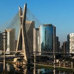 Bandidos furtam fios e iluminação da Ponte Estaiada, em SP, que está às escuras