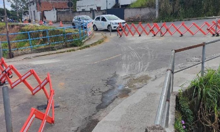 Ponte Eunice Weaver no Bairro Carlos Chagas permanece interditada em Juiz de Fora