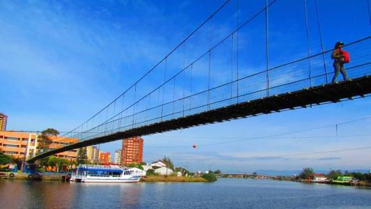 Ponte pênsil antes do acidente