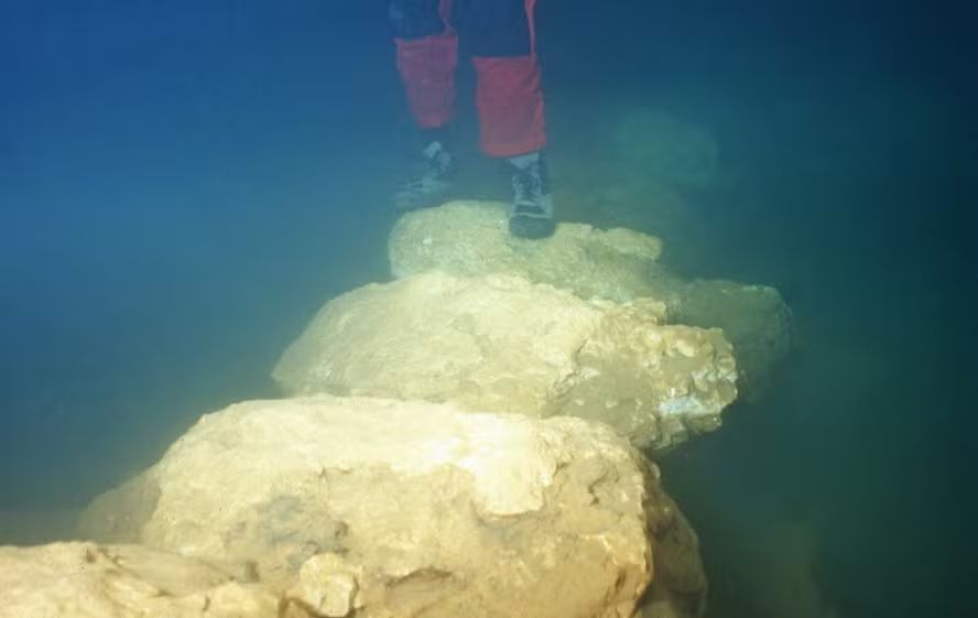 Ponte submersa de 6 mil anos revela presença humana em caverna na Espanha