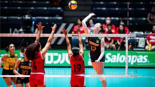 Ponteira do Brasil, Julia Bergmann marcou 13 pontos contra as peruanas