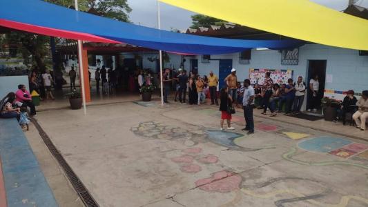 Pontos de votação registraram filas neste domingo (1°)