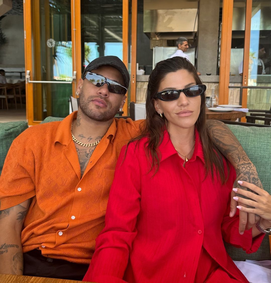 Neymar posa 'coladinho' com influencer espanhola e alimenta rumores de novo affair