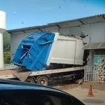 Caminhão invade restaurante em posto de combustível na BR-381 em Ravena: quatro pessoas ficaram feridas
