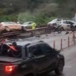 Batida frontal deixa um morto e complica trânsito na BR-040 em Nova Lima