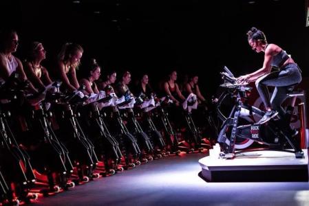 Por que os eventos fitness estão cada vez mais parecidos com festivais de música