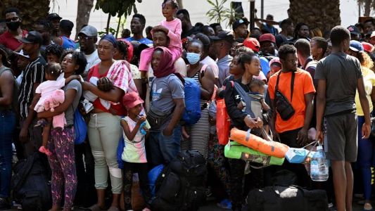 Por suspeita de homicídio, o tribunal emitiu mandados de prisão contra três funcionários do Instituto Nacional de Migração