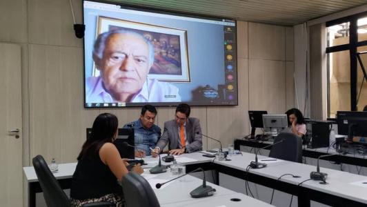 Por videoconferência, Nilo Simão não respondeu a parte das perguntas feitas por vereadores
