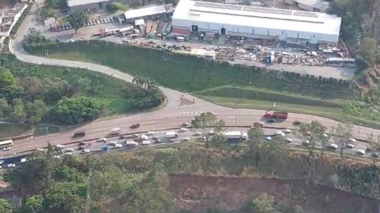 Por volta das 8h, motoristas enfrentaram trânsito na altura do bairro Betânia