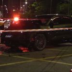 Guincho causa acidente ao atravessar cruzamento e bate em Porsche em São Paulo
