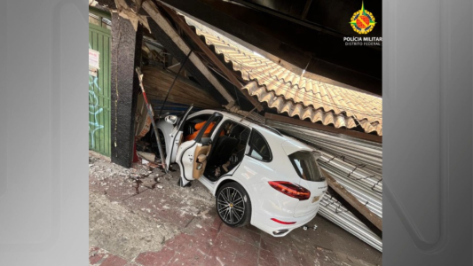 Porsche atinge loja no DF e destrói fachada; motorista estava embriagado, diz PM | CNN Brasil