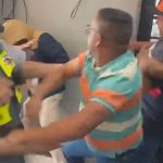 Vídeo: pai de motociclista morto em acidente com Porsche em SP avança em motorista do carro: 'Assassino'