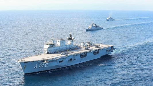 Porta-aviões corre o risco de naufragar se não encontrar um local para atracar