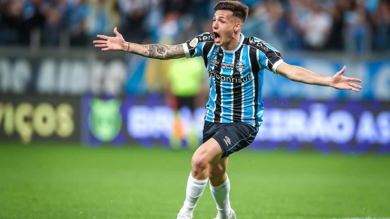Grêmio não exerce opção de compra e libera atacante Lucas Besozzi