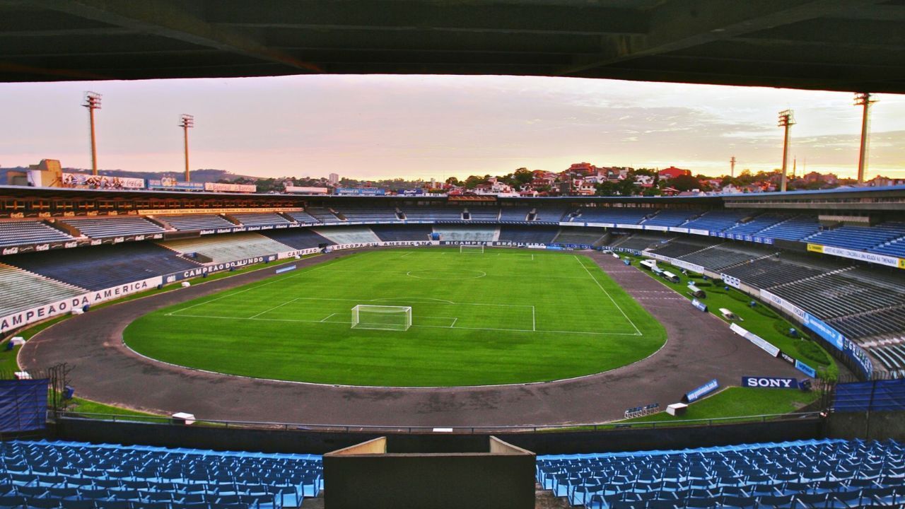 Antigo estádio do Grêmio pode virar 'cidade provisória' e abrigar vítimas das enchentes no RS