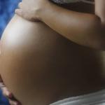 Mulheres adolescentes podem receber salário-maternidade; entenda