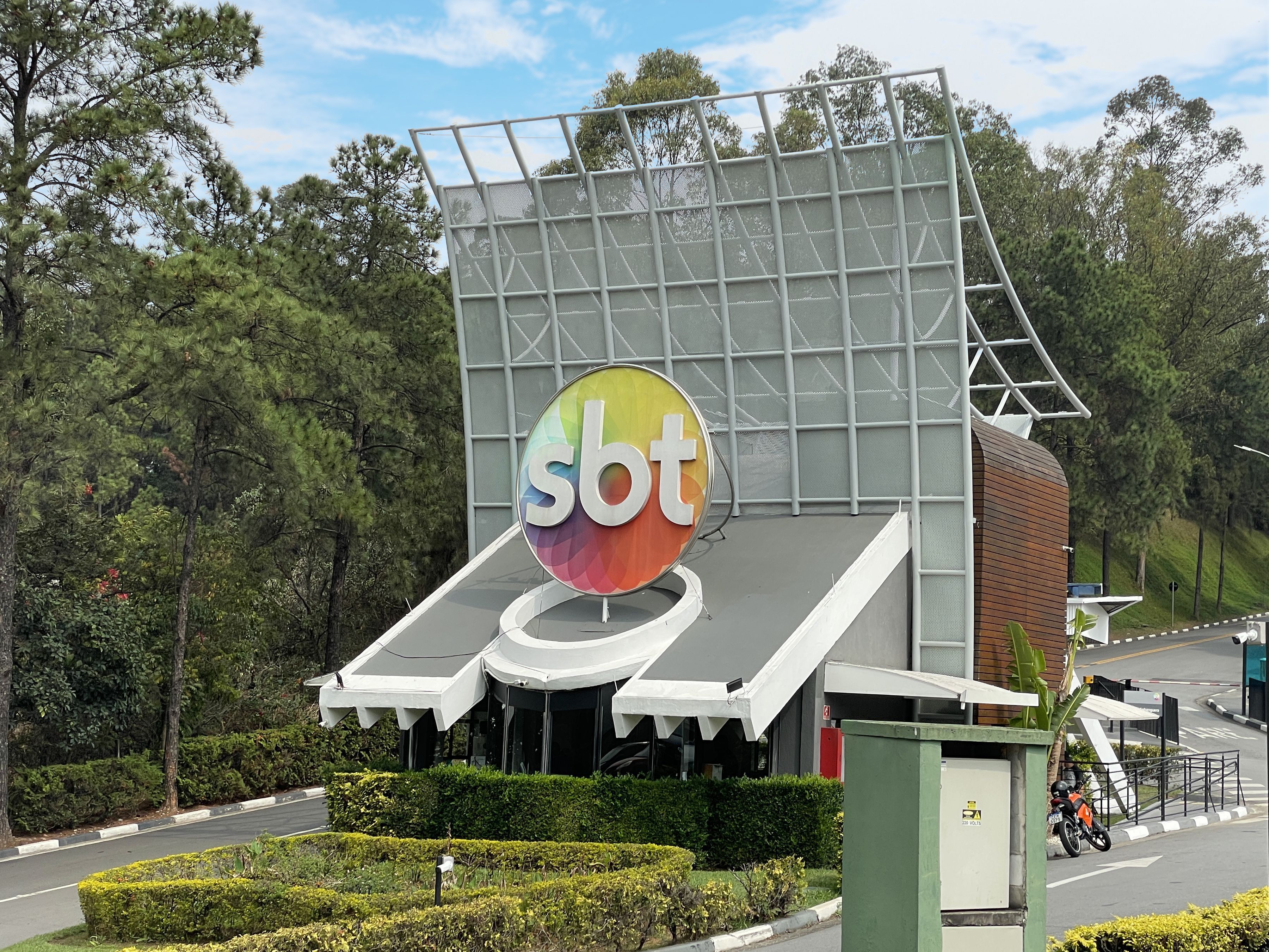 SBT toma decisão após reclamação de Sophia Valverde, atriz de Poliana