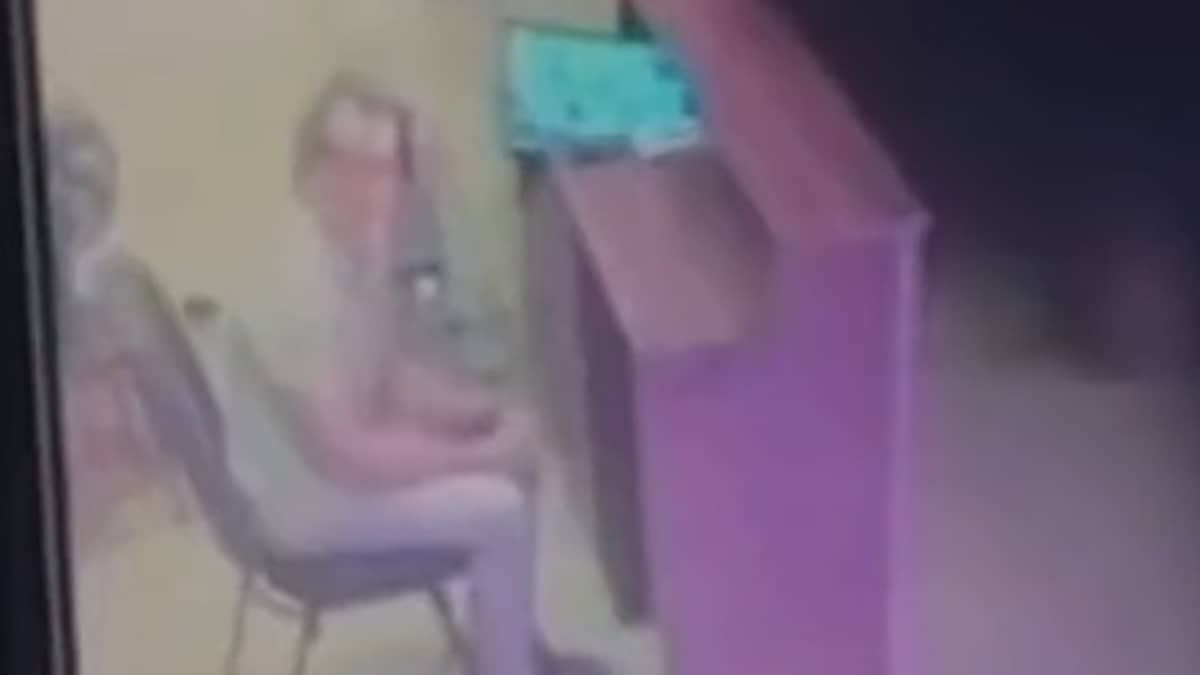 Omissão de socorro: entenda crime atribuído a porteiro que viu agressão a ator Victor Meyniel